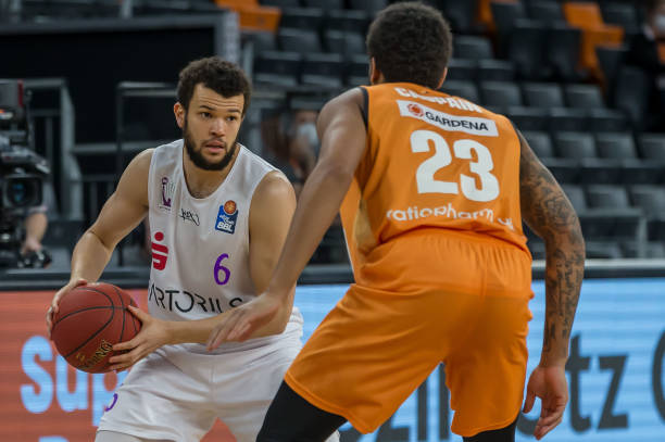 并帮助球队 并帮助球队